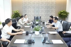 中國文化部原副部長、國家博物館首任館長潘震宙一行領(lǐng)導(dǎo)到達金蛹科技進行參觀指導(dǎo)